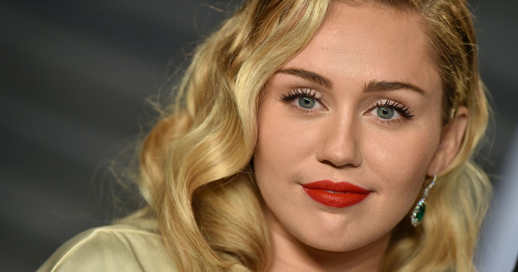 Miley Cyrus Exploits The Instagram Egg To Deny Pregnancy Rumors