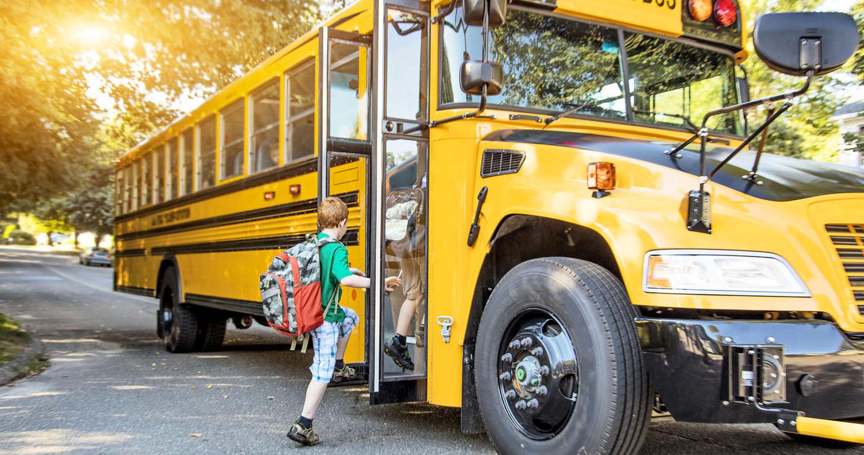 hero-school-bus-driver-saves-kid-from-dangerous-driver-babygaga