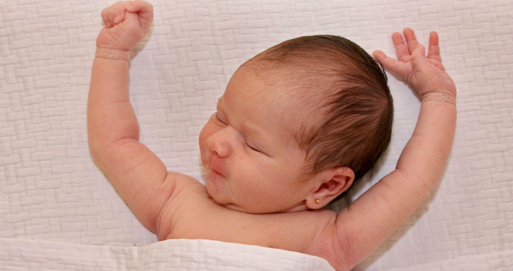 New Weighted Sleep Sack Lets Babies Sleep Better By Mimicking Parents