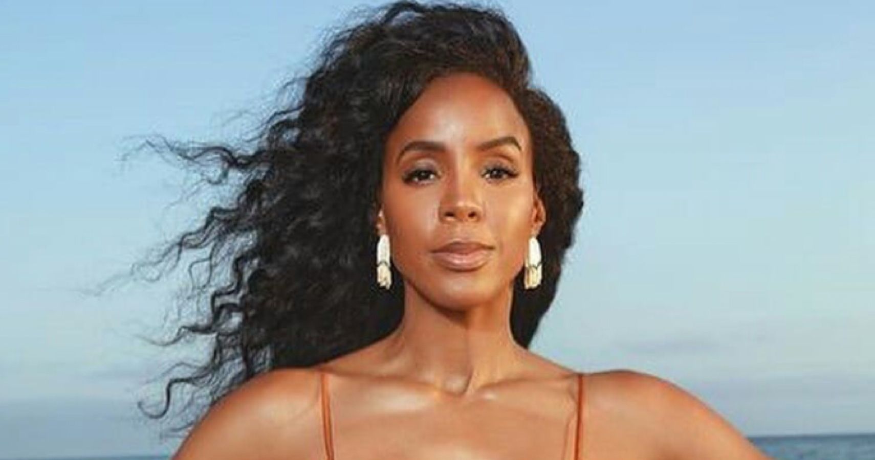 KELLY ROWLAND SINGS IN THE SHOWER (VIDEO) | ThisisRnB.com 